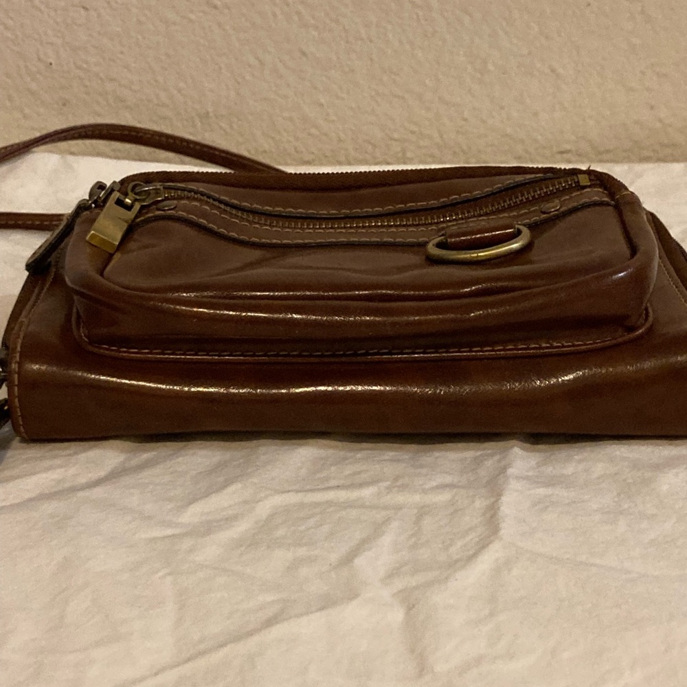 Elegant Brown Leather Crossbody Bag - Picture 6 of 10